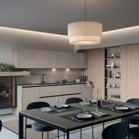 CUCINA LINEARE CON COLONNE ATREZZATE +VETRINA