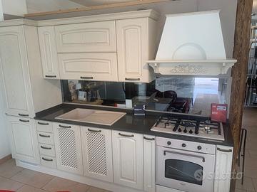 CUCINA ANTE IN LEGNO MARCA SCAVOLINI
