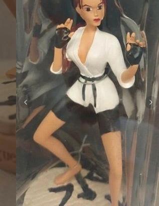 TOMB RAIDER LARA CROFT 1997 Action Figure