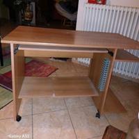 Scrivania con rotelle