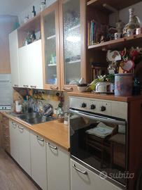 cucina lineare con colonna forno 