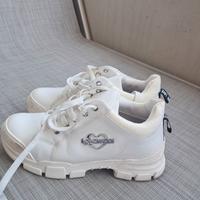 Love Moschino scarpe alte bianche