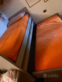 Letto a castello con scrivania estraibile