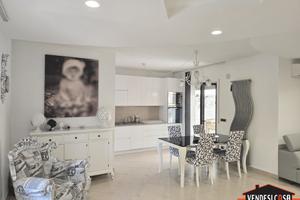 3 VANI CON TAVERNETTA E BOX ZONA MONTRONE