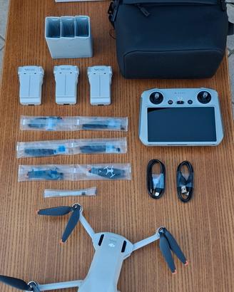 DJI Mini 3 Fly More Combo (con DJI RC)