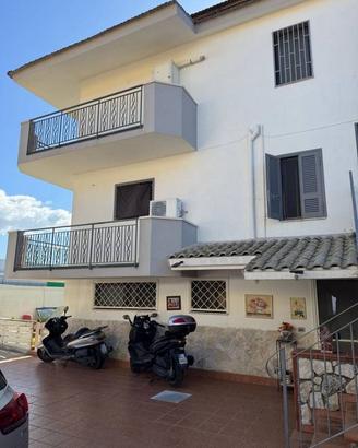 Villa di 280 m² con più di 5 locali a Giugliano in