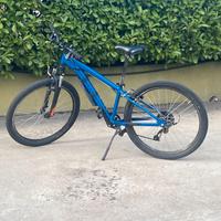 bicicletta mountain bike rockrider ST500 hard tail