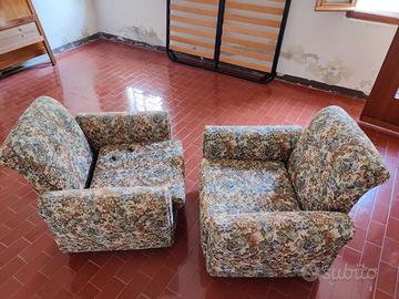 n.2 poltrone da salotto in tessuto colorato