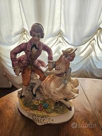 STATUINA IN PORCELLANA TIPO CAPODIMONTE