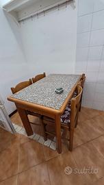 Tavolo cucina con sedie