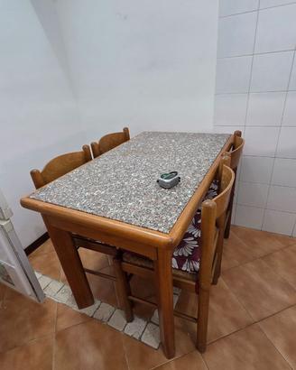 Tavolo cucina con sedie