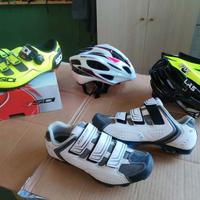 Scarpe MTB è caschi e abbigliamento