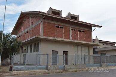 Capannone in zona artigianale