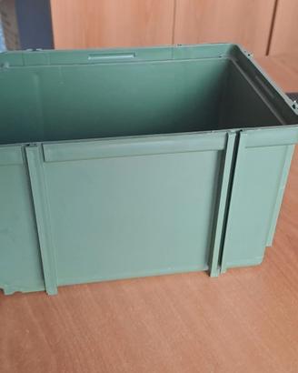 contenitore di color verde plastica dura