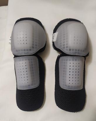 Paragomiti e parastinchi Dainese 