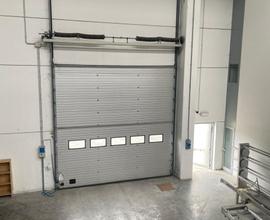 Capannone di recente costruzione con celle frigo