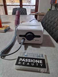 Fresa per unghie con punte manicure e smontaggio