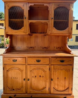 Credenza in legno massello con vetrina e cassetti
