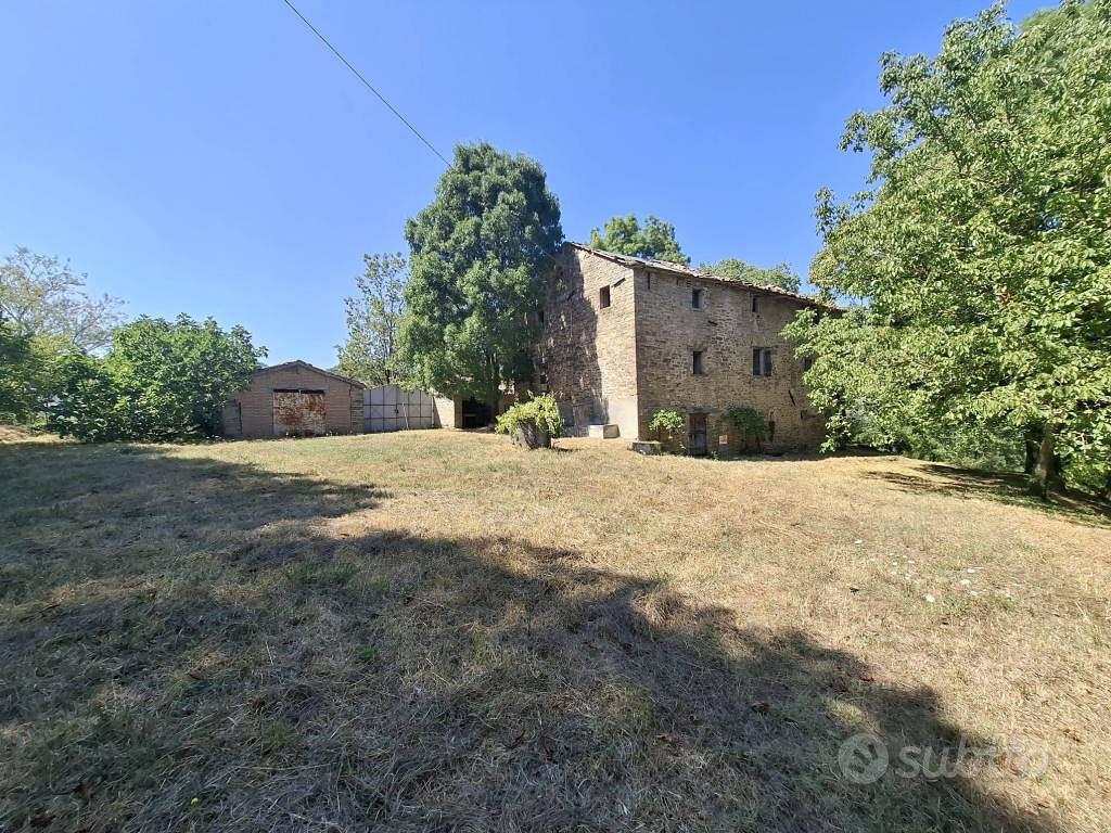 Rustico / Casale di 510 m² con più di 5 locali a R - Vista 5