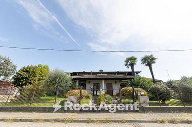 DUE VILLE IMMERSE NELLA TRANQUILLITÀ