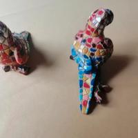 Coppia pappagalli in mosaico stile Gaudí 