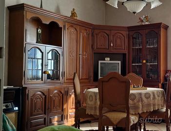 Sala da pranzo completa