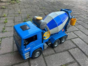 Camion betoniera Bruder
