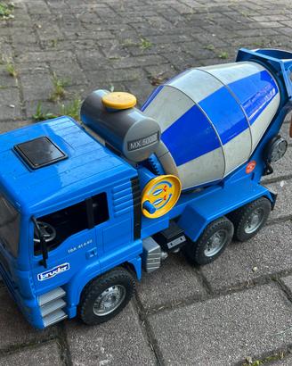 Camion betoniera Bruder