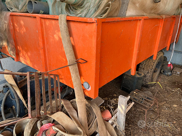 Rimorchio vasca per trasporto uva