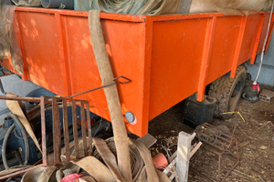 Rimorchio vasca per trasporto uva