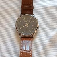 orologio  tommi Hefiger tenuto molto  bene  .e fun