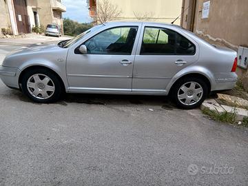 auto Volwaghen BORA usata