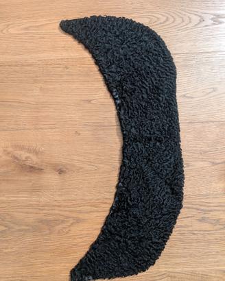 Collo in pelliccia di persiano nero