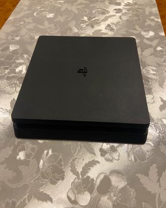 PS4 slim + 2 giochi + 2 controller
