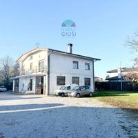 Graziosa casa singola con officina a reddito garan