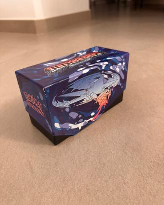 Lotto carte Pokemon ETB pieno di Caos Nascente