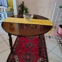 Tavolo in legno massello