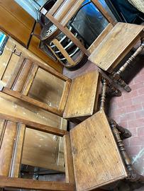 Tre sedie in legno