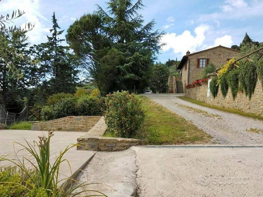 Rustico / Casale di 218 m² con più di 5 locali e b - Vista 3