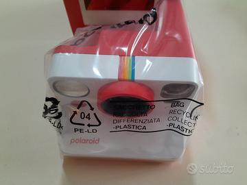 Polaroid Now instant camera Generation 2 nuova