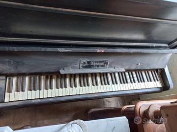 PIANOFORTE VERTICALE IN LEGNO NERO