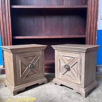 Coppia Comodini in Legno Massello con Anta