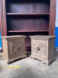 Coppia Comodini in Legno Massello con Anta