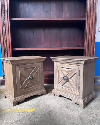 Coppia Comodini in Legno Massello con Anta