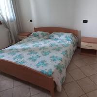 Letto matrimoniale con rete, materasso 2 comodini