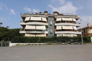 4 LOCALI A GENZANO DI ROMA