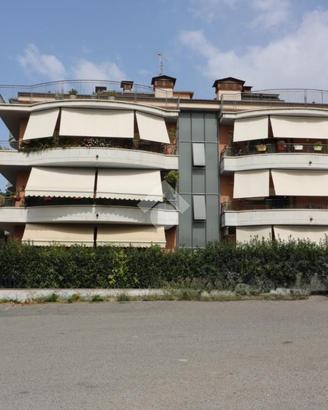 4 LOCALI A GENZANO DI ROMA