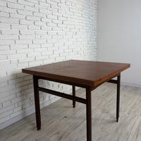 Tavolo danese in teak anni ’60.