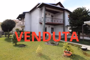 Villa di 291 m² con più di 5 locali e box auto dop