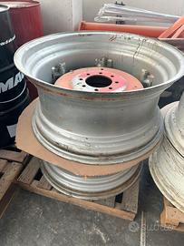 Cerchi completi di flangia per trattori